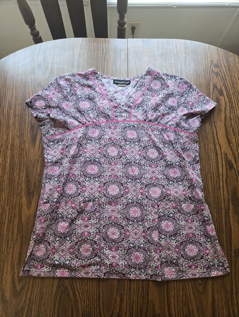 Los Angeles Rose Pattern Women's Scrub Top
